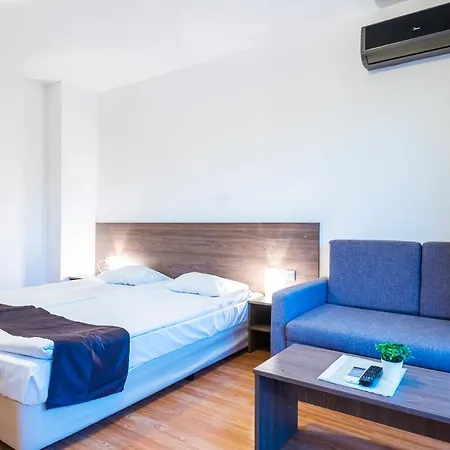 Admiral Plaza Apartmanhotel Napospart